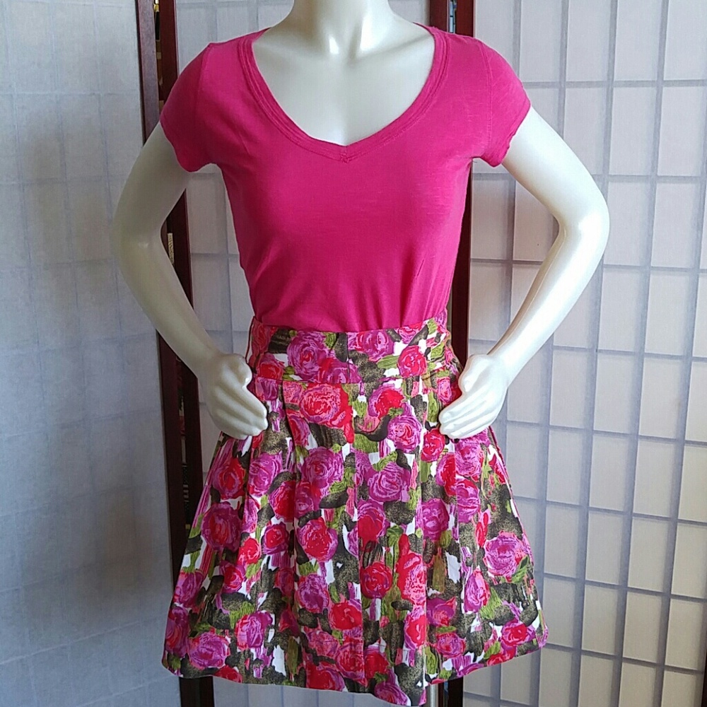 Skirt - Picture 2 of 9